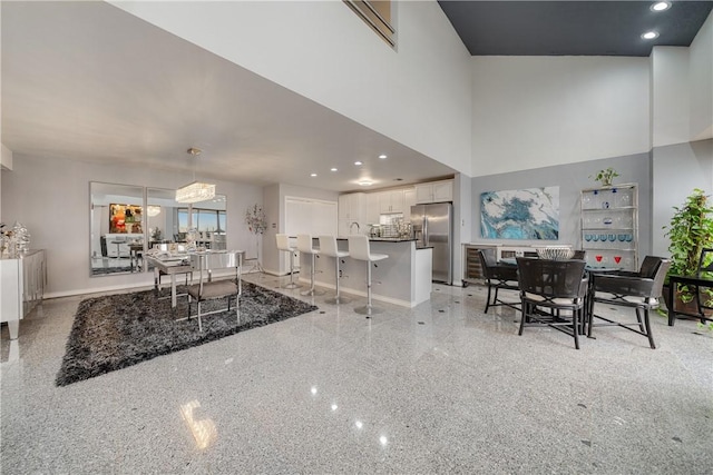 1400 Ocean Dr Unit 1104A, Corpus Christi, TX 78404 - dining area featuring a towering ceiling and recessed lighting