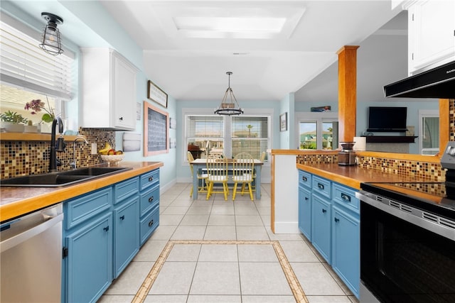 15269 Caravel Dr, Corpus Christi, TX 78418 - kitchen featuring stainless steel appliances, blue cabinetry, a sink, and plenty of natural light