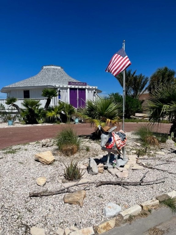 1878 Bay Shore Dr, Rockport, TX 78382 - view of yard with fence