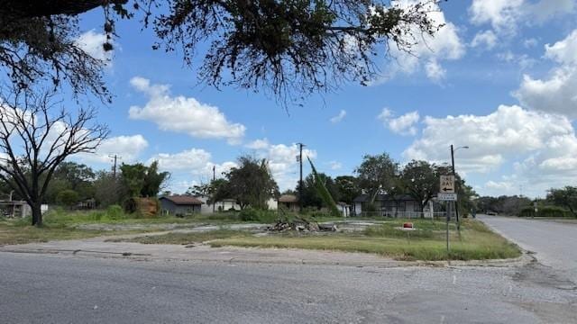 801 Hamilton St, Sinton, TX 78387 - photo 1