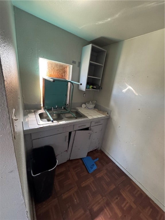 kitchen with sink and dark parquet floors