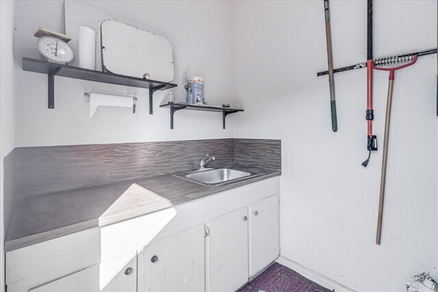 4217 Spring Creek Dr, Corpus Christi, TX 78410 - washroom with a sink