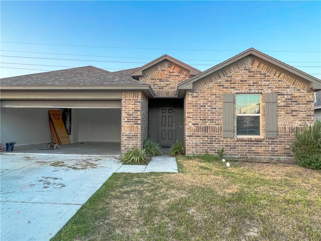 view of front of home with a garage and a front lawn