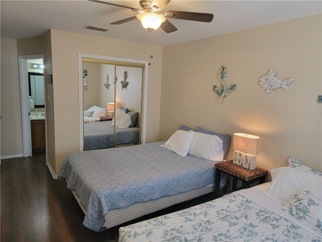 bedroom with wood finished floors, baseboards, visible vents, ceiling fan, and a closet