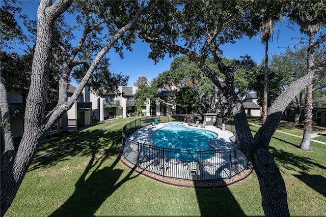 view of swimming pool with a lawn