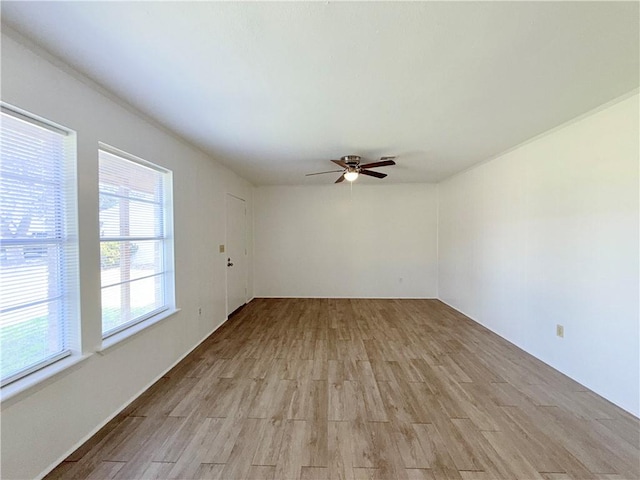 empty room featuring light wood-style floors and a ceiling fan