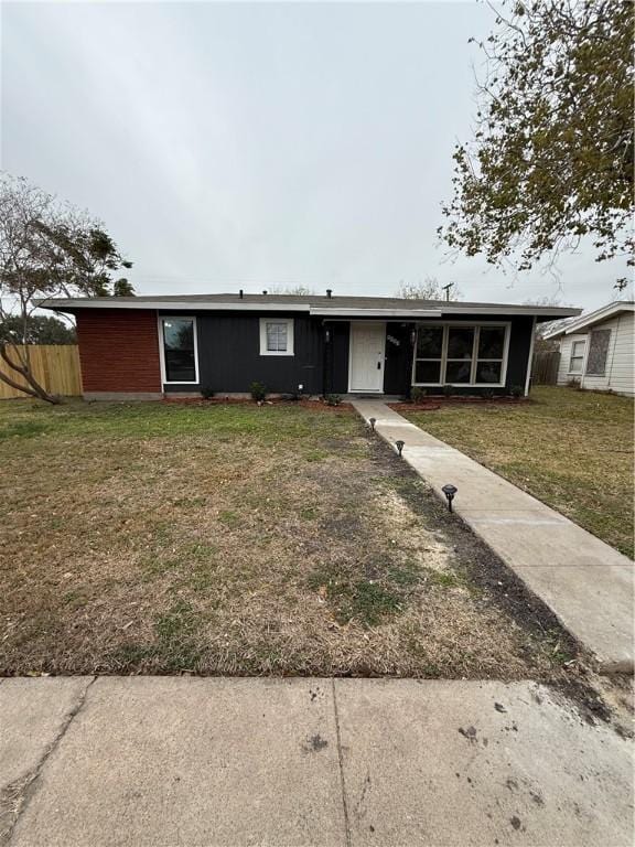 ranch-style home featuring a front yard