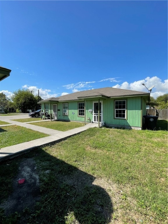 view of front of property with a front lawn