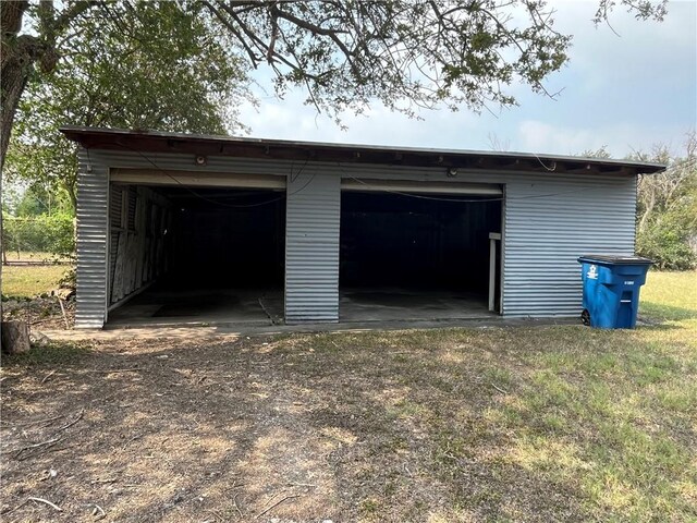 613 W Market St, Sinton, TX 78387 - photo 4