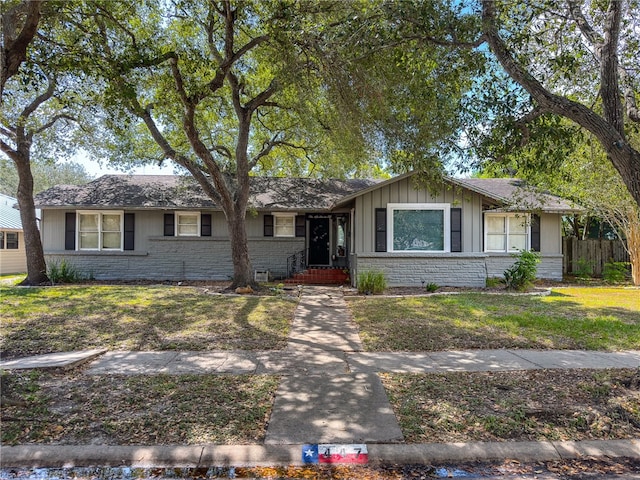 ranch-style home featuring a front yard