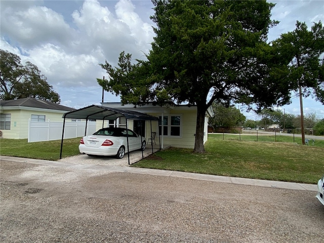 view of front of house featuring a front lawn