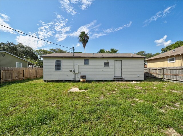 back of house featuring a yard