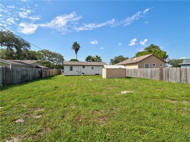 view of yard with a storage unit