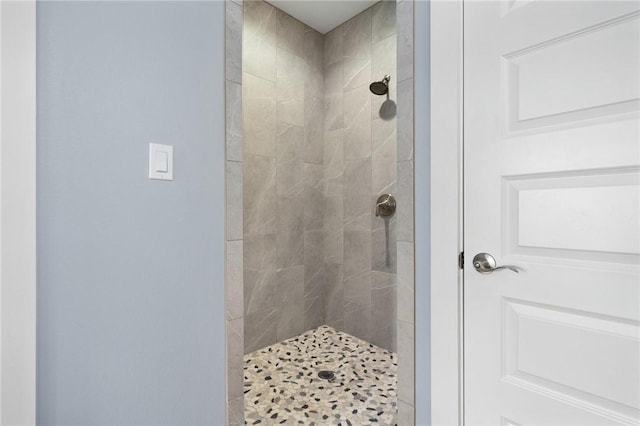 bathroom with a tile shower