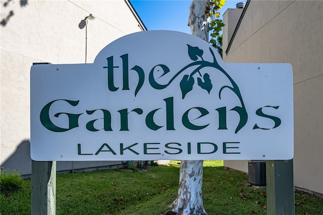 view of community / neighborhood sign