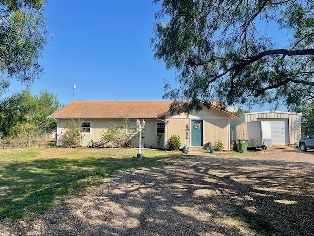 ranch-style house featuring a front lawn and a garage