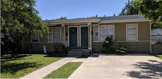 view of front facade with a front lawn