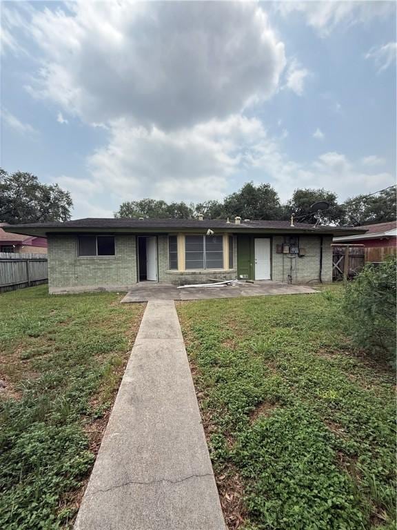 1005 Schallert Dr, Alice, TX 78332 - view of front facade