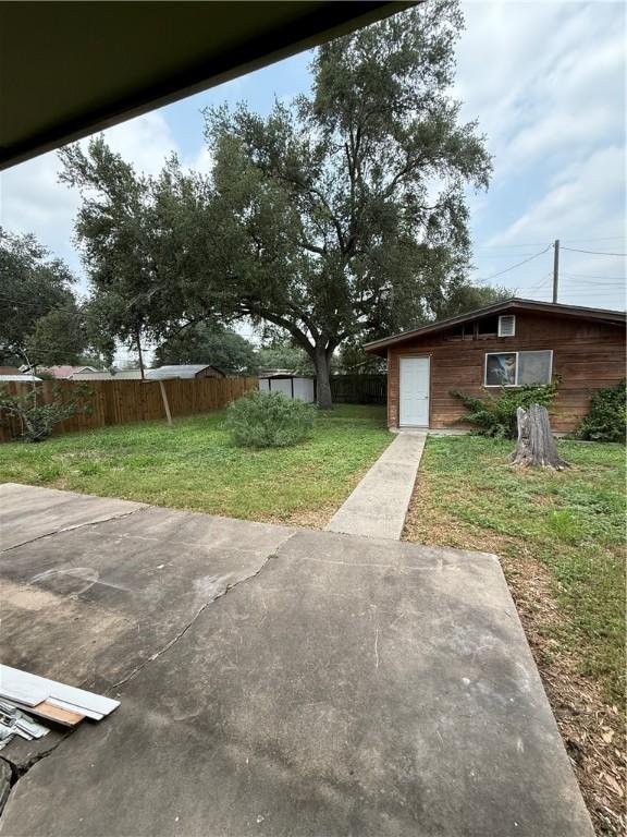 1005 Schallert Dr, Alice, TX 78332 - view of yard with a patio