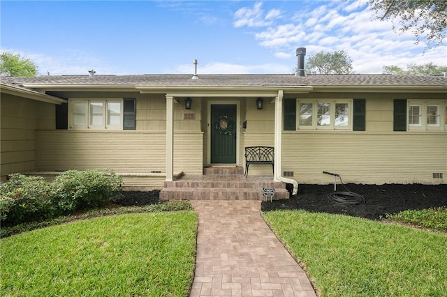 view of front of home featuring a front yard