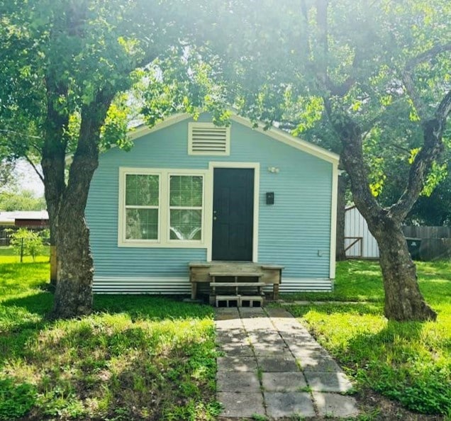 411 S Market St, Hallettsville, TX 77964 - photo 1