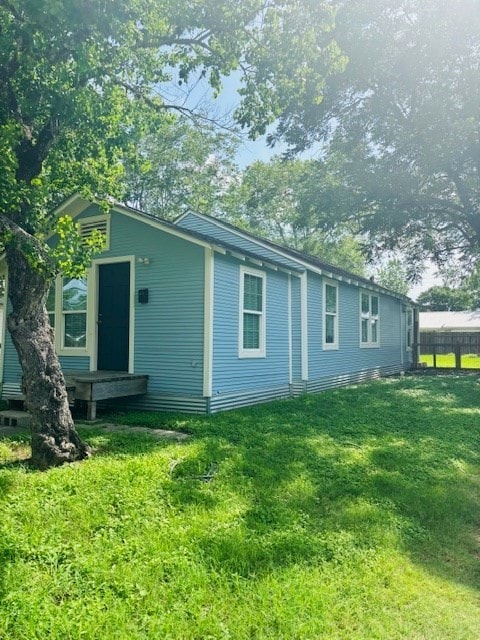 411 S Market St, Hallettsville, TX 77964 - photo 2