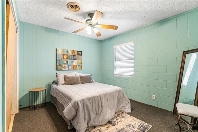 bedroom featuring ceiling fan and a textured ceiling