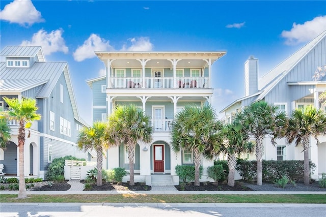 view of front of property featuring a balcony