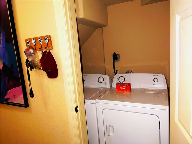 washroom featuring washer and clothes dryer