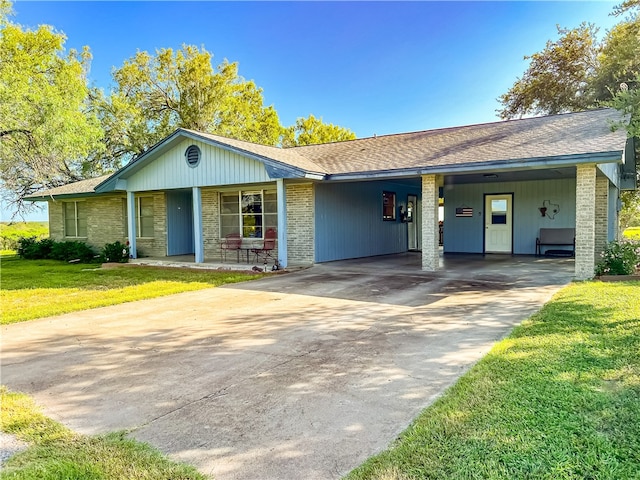 ranch-style house featuring a porch and a front lawn