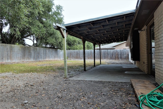 view of yard featuring a patio area