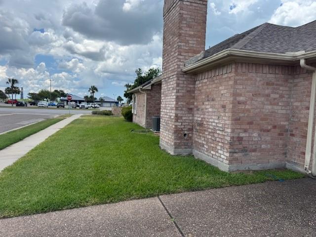 718 Broadway Blvd, Portland, TX 78374 - view of grassy yard