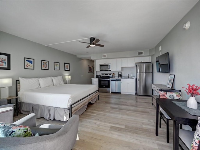 800 Sandcastle Dr Unit 215, Port Aransas, TX 78373 - bedroom featuring light wood-style floors, visible vents, a sink, and freestanding refrigerator