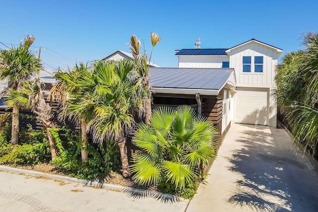 view of front of home featuring a garage