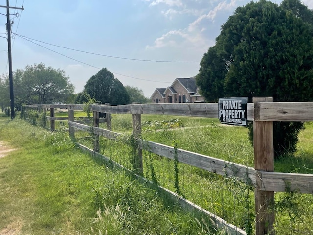 view of yard featuring a rural view