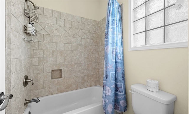 bathroom featuring shower / tub combo with curtain and toilet