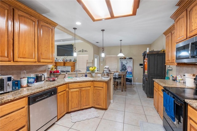 6814 Boardwalk Ave, Corpus Christi, TX 78414 - kitchen with a peninsula, appliances with stainless steel finishes, tasteful backsplash, and a sink