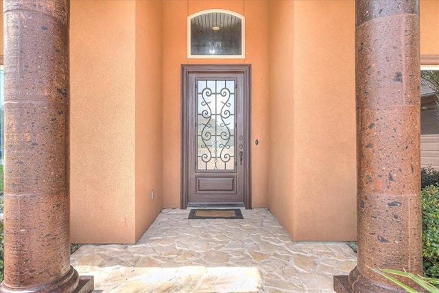 view of exterior entry with stucco siding