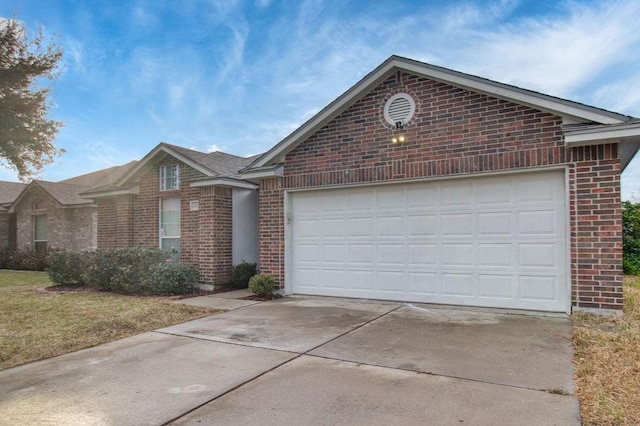 view of front facade with a garage and a front yard