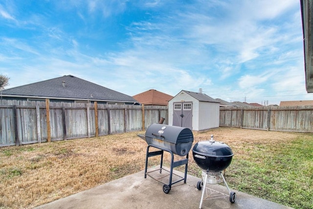 view of yard featuring a storage unit and a patio area