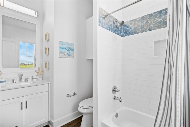 full bath with shower / tub combo, baseboards, vanity, and toilet