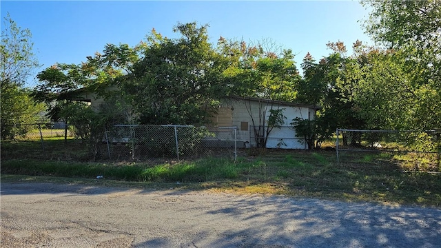 4525 Southwood St, Corpus Christi, TX 78415 - view of side of property