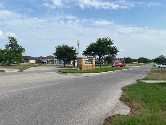 Listing photo 3 for 1471 Lewis St, Kingsville TX 78363