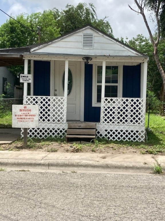 bungalow featuring covered porch