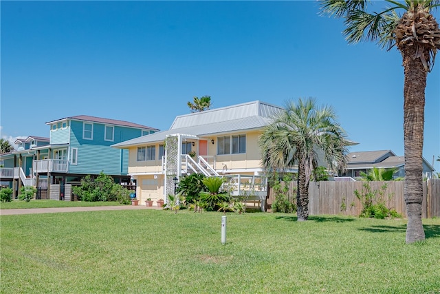 view of front facade with a front yard