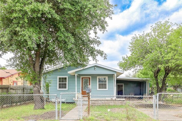 109 Dewey Ave, Alice, TX 78332 - view of front of home featuring a gate, a fenced front yard, and covered porch