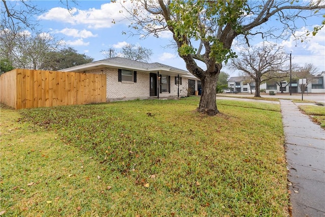 single story home featuring a front yard