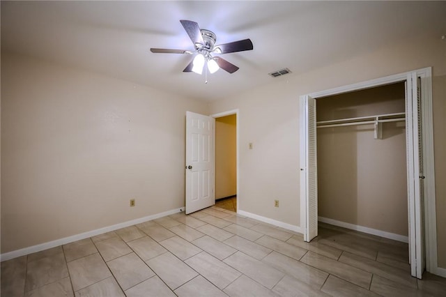 unfurnished bedroom with ceiling fan and a closet