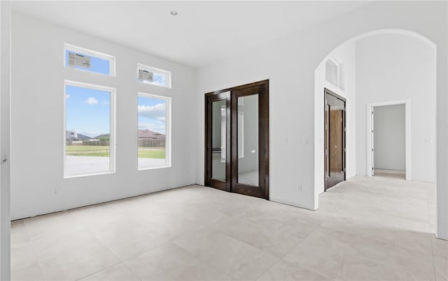 758 Buffalo Creek Dr, Corpus Christi, TX 78415 - empty room with arched walkways and healthy amount of natural light