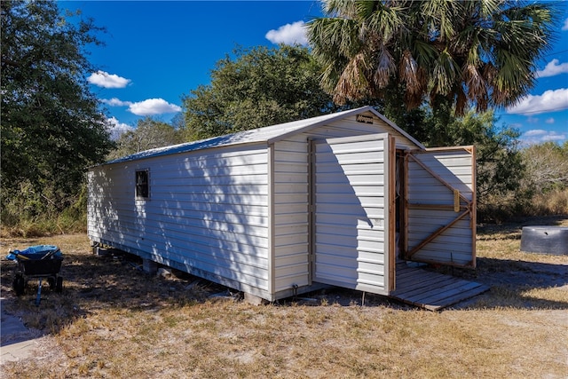 view of outbuilding